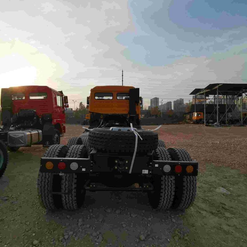 Κόκκινος SHACMAN F3000 375HP Euro V 6 τροχών έλκυσης κεφαλή 4x2 WEICHAI κινητήρα