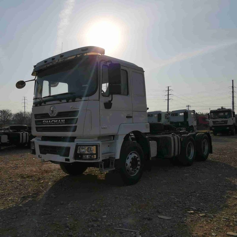 Κόκκινος SHACMAN F3000 375HP Euro V 6 τροχών έλκυσης κεφαλή 4x2 WEICHAI κινητήρα