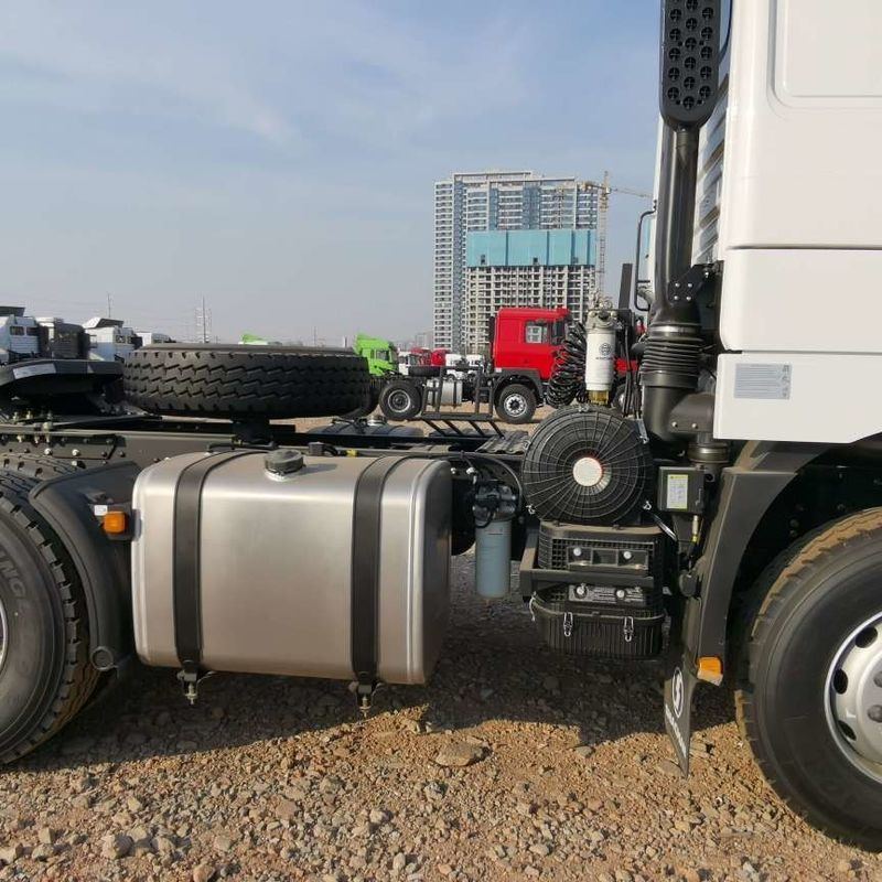 Κόκκινος SHACMAN F3000 375HP Euro V 6 τροχών έλκυσης κεφαλή 4x2 WEICHAI κινητήρα