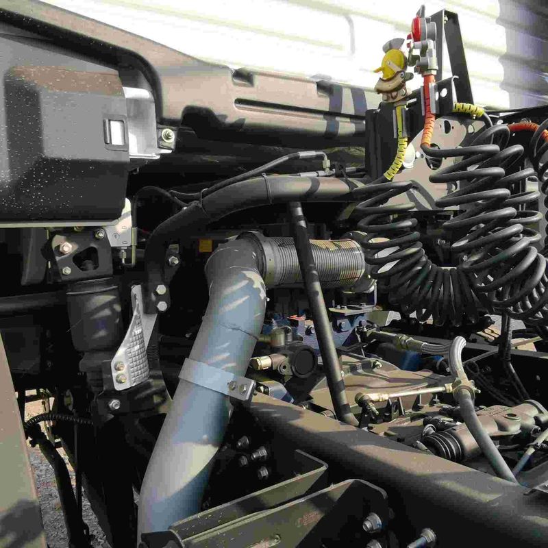 Κόκκινος SHACMAN F3000 375HP Euro V 6 τροχών έλκυσης κεφαλή 4x2 WEICHAI κινητήρα