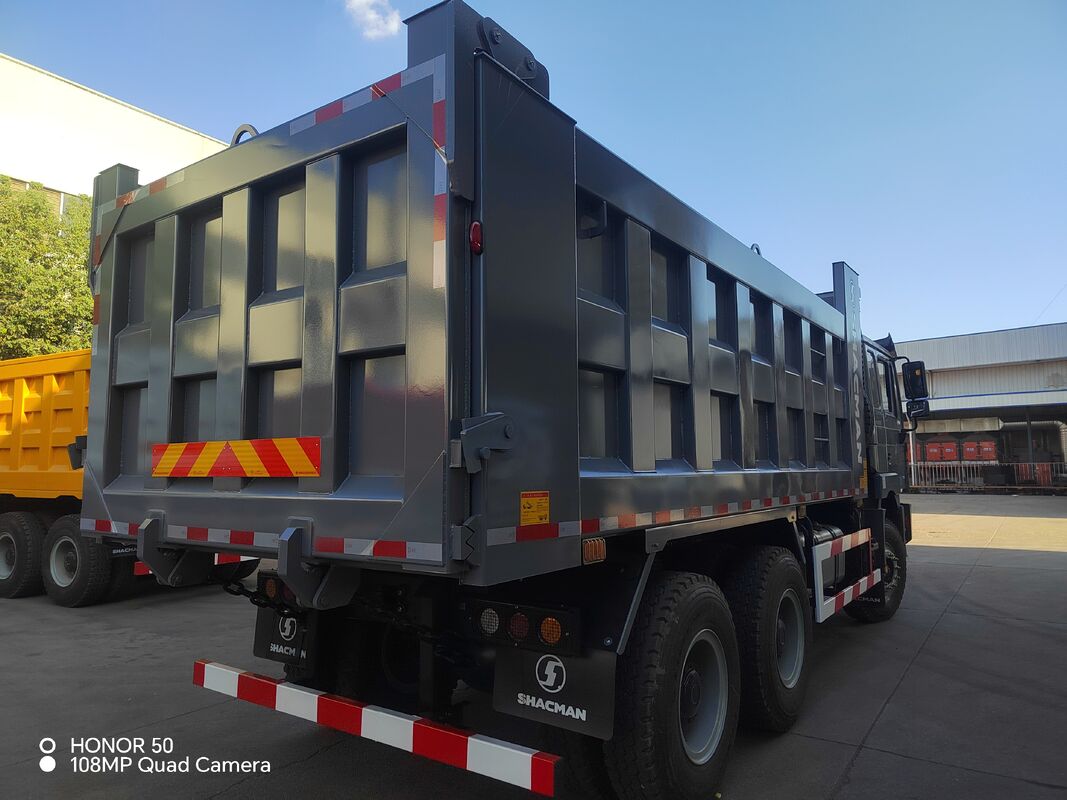 SHACMAN 3 άξονα βαρύ φορτηγό με 12.00R20 ελαστικά 400L δεξαμενή καυσίμου και χειροκίνητη μετάδοση 430HP EuroII 25 τόνους